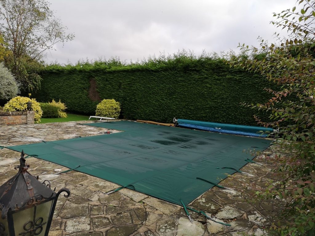 Pool winter debris cover supplier in Bedfordshire